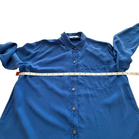 Vince Camuto Blue 100% Silk Button Up Shirt - Picture 4 of 6